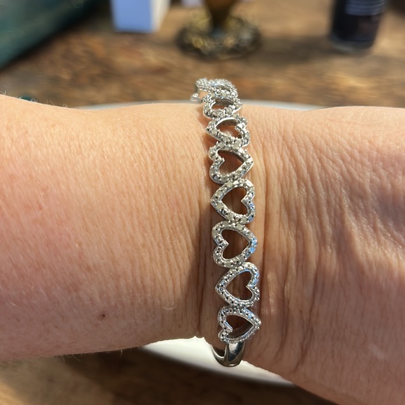 Sterling silver heart bracelet - Picture 3 of 9